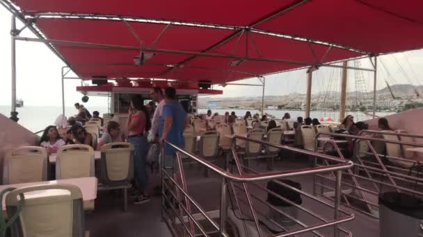 Eilat, Israel - 24 de outubro de 2019: turistas em um barco de recreio parte 2 — Vídeo de Stock