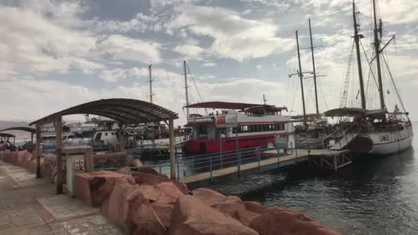 Эйлат, Израиль - порт туристических судов часть 4 — стоковое видео