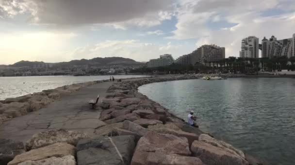 Eilat, Izrael - Výhled na moře a hory ve večerní části 3 — Stock video