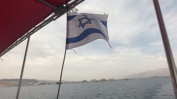 Eilat, Israël - Wandel over de zee op een toeristisch schip voor het regendeel 4 — Stockvideo
