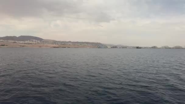 Eilat, Ισραήλ - Περπατήστε στη θάλασσα σε ένα τουριστικό πλοίο πριν από τη βροχή μέρος 5 — Αρχείο Βίντεο