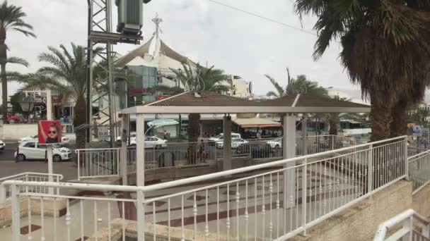 에일라, 이스라엘 - 휴양 도시 8 부의 거리를 통과하는 교통 수단 — 비디오