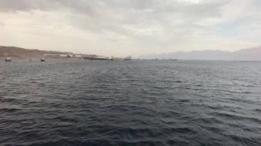 Eilat, İsrail - Dağlara bakan denizde yürü 6. Bölüm