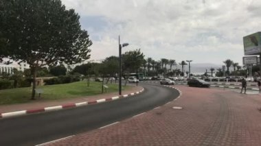 Eilat, İsrail - 24 Ekim 2019: turistler 9. Bölümün sokaklarında yürüyor