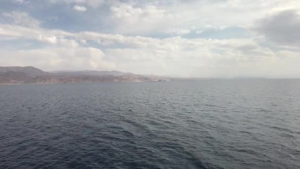 Eilat, Israel - Caminar sobre el mar en un barco turístico antes de la lluvia parte 7 — Vídeos de Stock