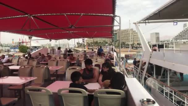 Eilat, Israël - 24 octobre 2019 : touristes sur un bateau de plaisance partie 3 — Video