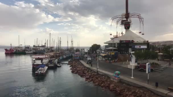 Eilat, Israël - Haven van toeristische jachten en schepen deel 3 — Stockvideo