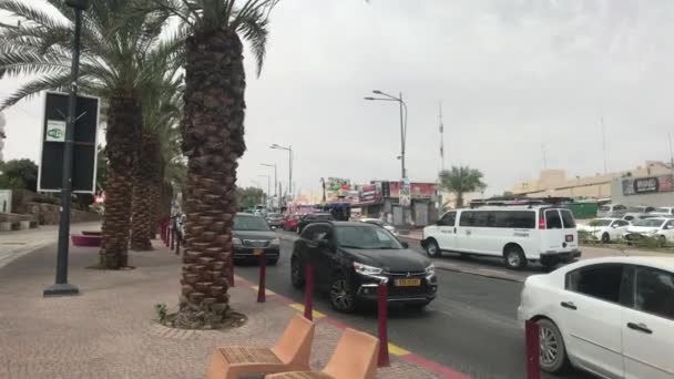Eilat, Israël - het vervoer gaat door de straten van de badplaats deel 5 — Stockvideo