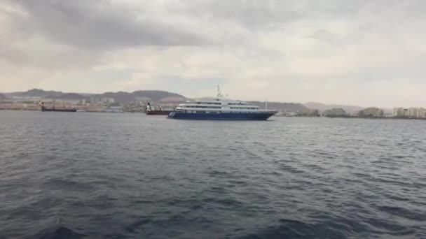 Eilat, Israel - Walk on the sea on a tourist ship before the rain part 13 — Stock Video