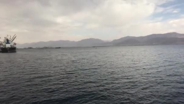 Eilat, israel - Spaziergang am Meer mit Blick auf die Berge Teil 11 — Stockvideo