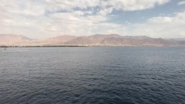 Ейлат, Ізраїль. Прогулянки на узбережжі Червоного моря 7 — стокове відео