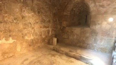 Ajloun, Ürdün - Eski şatonun 17. bölümünde aydınlatmalı taş odalar