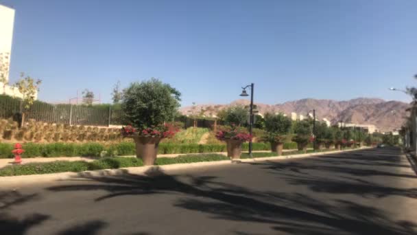 Aqaba, Jordania - Vista de las montañas desde la calle — Vídeos de Stock