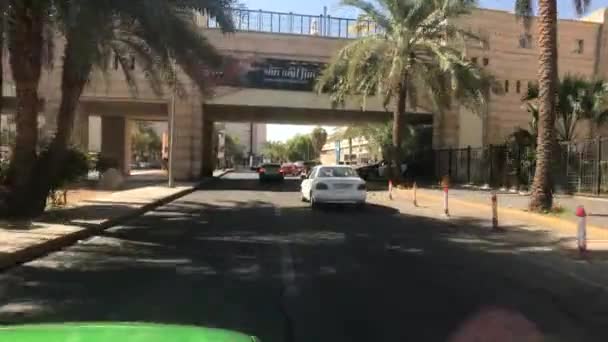 Aqaba, Ιορδανία - Άποψη της πόλης από το παράθυρο ενός κινούμενου αυτοκινήτου μέρος 5 — Αρχείο Βίντεο