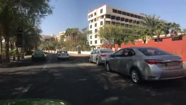 Aqaba, Jordanië - verkeer op straat deel 16 — Stockvideo