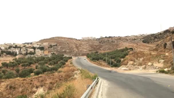 Irak al Amir, Jordánia - kilátás hegyi szurdokok egy falu út része 4 — Stock videók