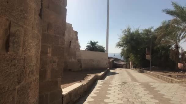 Aqaba, Ιορδανία - δρόμοι της πόλης με όμορφα κτίρια μέρος 9 — Αρχείο Βίντεο