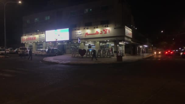 Aqaba, Jordan - October 15, 2019: tourists walk around the evening city part 8 — Stock Video