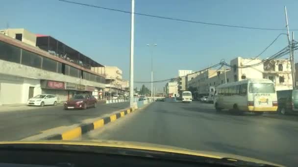 Irbid, Jordânia - condução na estrada da cidade — Vídeo de Stock