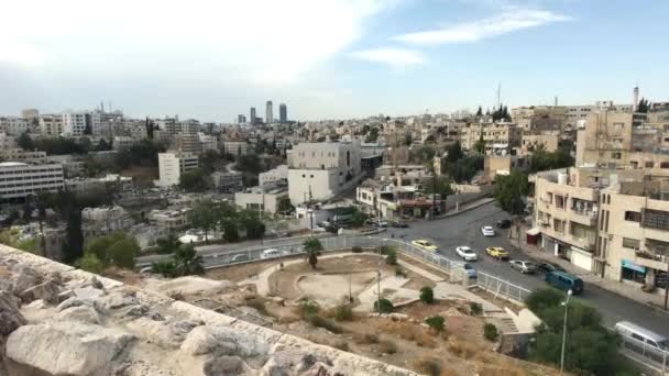 Ammán, Jordánsko - ulice města z výšky citadely část 2 — Stock video