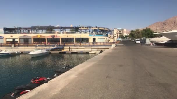 Aqaba, Jordania - calles de la ciudad con hermosos edificios parte 12 — Vídeos de Stock