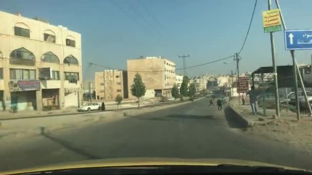 Irbid, Jordania - jazda po autostradzie miejskiej część 15 — Wideo stockowe