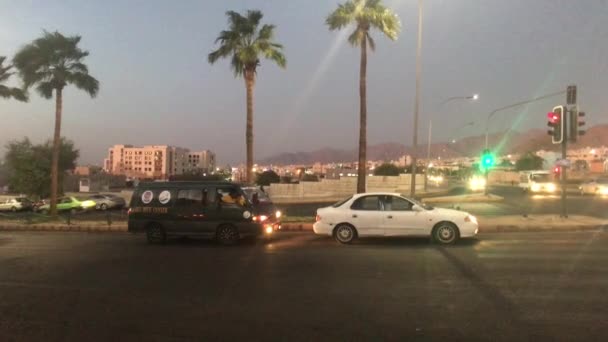 Aqaba, Jordánsko - Večerní ulice města část 11 — Stock video