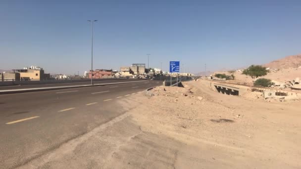 Aqaba, Jordanien - Straßen der Stadt mit schönen Gebäuden Teil 14 — Stockvideo