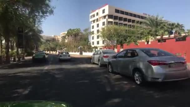 Акаба, Иордания - движение по улицам часть 16 — стоковое видео