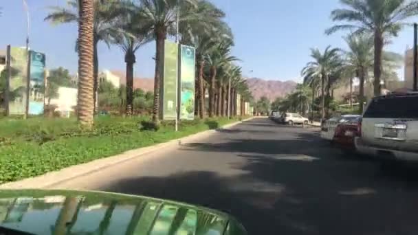 Aqaba, Jordan - View of the city from the window of a moving car — 图库视频影像