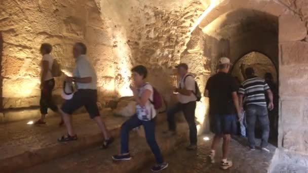 Ajloun, Jordan - October 15, 2019: tourists walk through the grounds of the old castle part 2 — Wideo stockowe