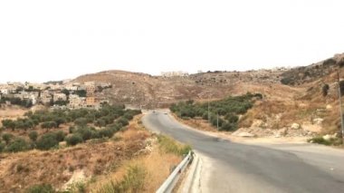 Irak al Amir, Ürdün - köy yolunun 4. bölümündeki dağ geçitlerinin manzarası