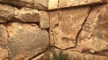 Irak al Amir, Ürdün - tarihi ruha sahip antik duvarlar