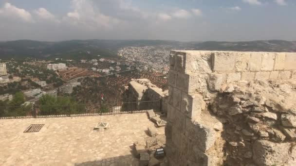 Ajloun, Jordanien - väggar med mönster från antiken del 6 — Stockvideo