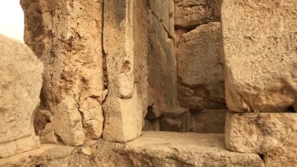 伊拉克al Amir, Jordan - -具有历史精神的古城墙 — 图库视频影像
