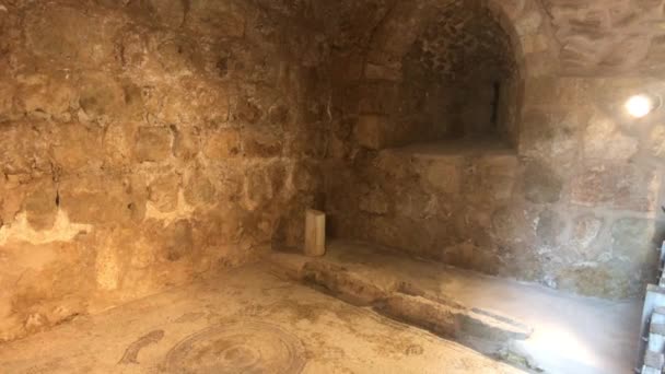 Ajloun, Giordania - camere in pietra con illuminazione nel vecchio castello parte 17 — Video Stock