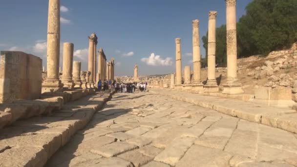 Jerash, Jordania - 15 października 2019: spacer po kamiennych drogach część 3 — Wideo stockowe