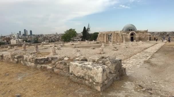 Amman, Jordan - October 15, 2019: tourists walk around the citadel part 2 — Stock Video
