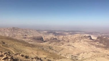 Petra, Ürdün - Dağın tepesinden vadi manzarası 1