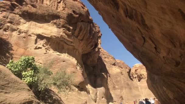 Petra, Jordanien - berg och klippor med en fantastisk historia — Stockvideo