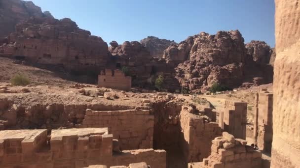 ペトラ、ヨルダン-百年の歴史を持つ峡谷パート1 — ストック動画