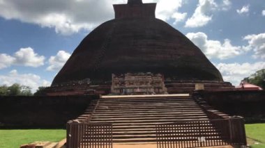 Anuradhapura, Sri Lanka, Dagoba ana girişten.