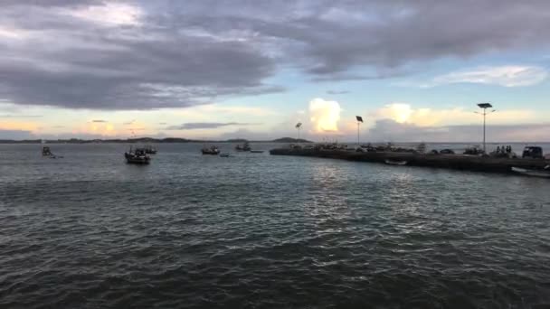 Weligama, Sri Lanka, port with fishing schooners — 비디오