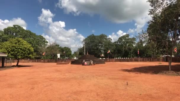 Anuradhapura, Srí Lanka, sivatagi terület a templom közelében — Stock videók