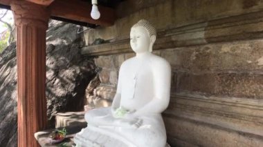 Anuradhapura, Sri Lanka, Buda ve ampul.