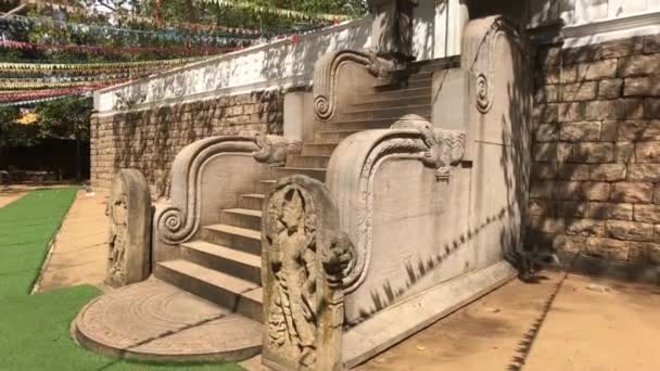 Анурадхапура (Шрі - Ланка), передній вхід до храму. — стокове відео