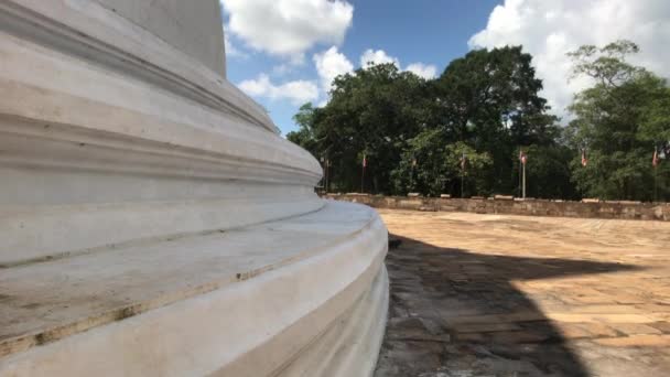 斯里兰卡Anuradhapura，Dagoba特写镜头白色穹顶的一部分 — 图库视频影像