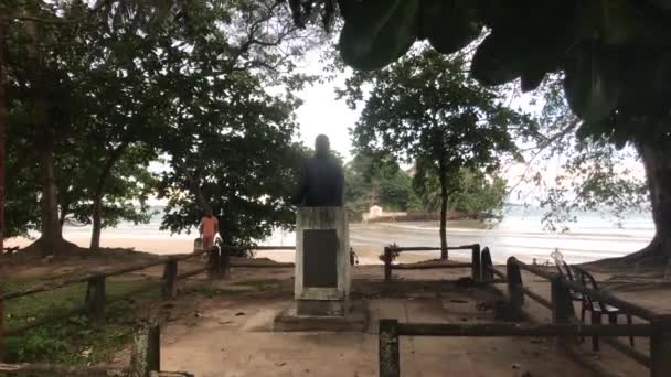 Weligama, Sri Lanka, monument to the local hero — 图库视频影像