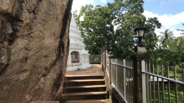 Anuradhapura, Sri Lanka, trap met omheining — Stockvideo