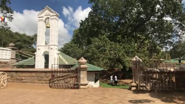 Anuradhapura, Srí Lanka, zvonice v chrámu — Stock video